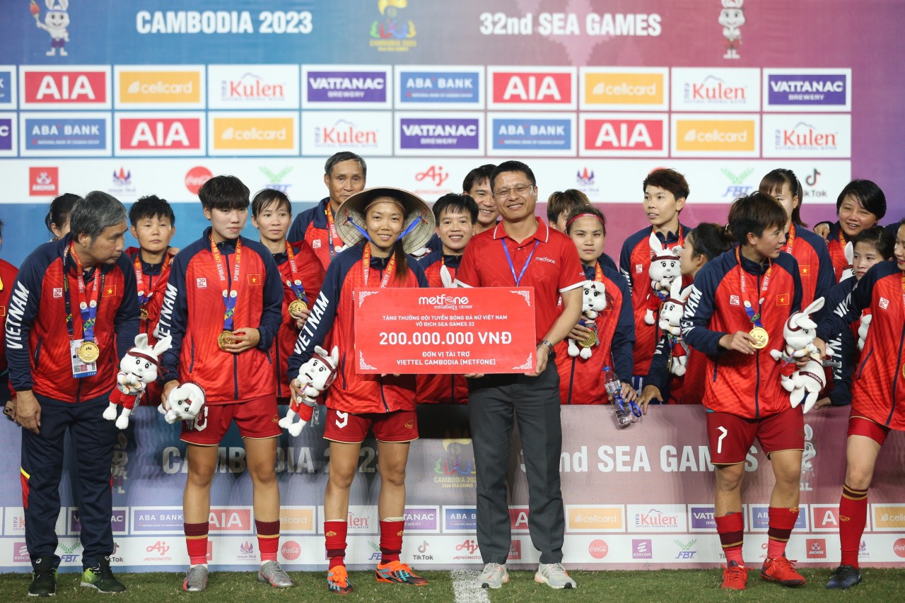 Nhà vô địch bóng đá nữ SEA Games 32 nhận thưởng hơn 3,8 tỷ đồng