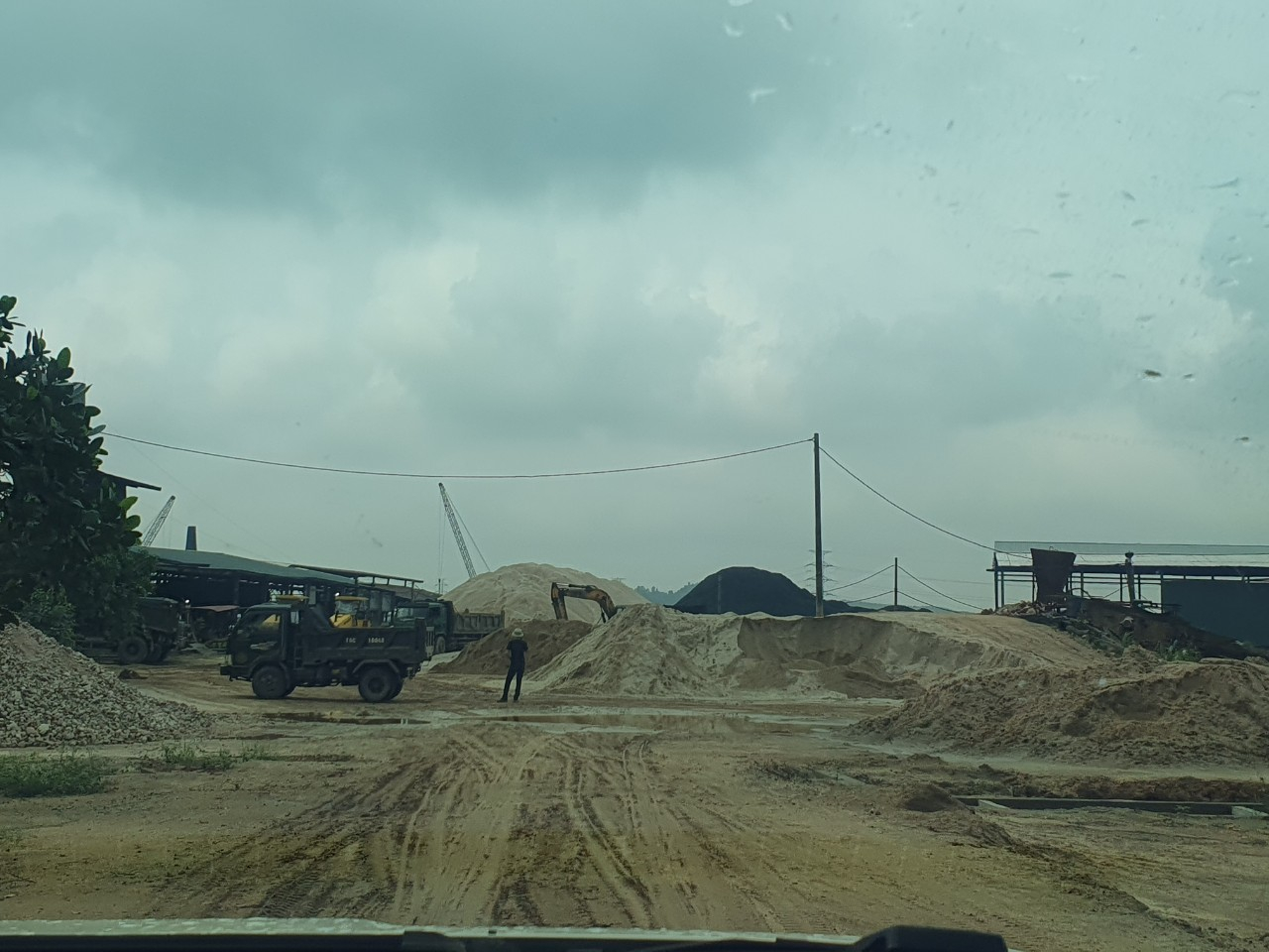 Công ty Đạt Hưng ở thị xã Đông Triều có dấu hiệu sàng tuyển cát và khai thác đất thuê không đúng mục đích
