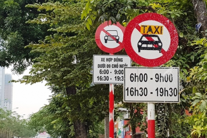 9 tuyến phố ở Hà Nội bỏ biển cấm xe taxi, xe hợp đồng