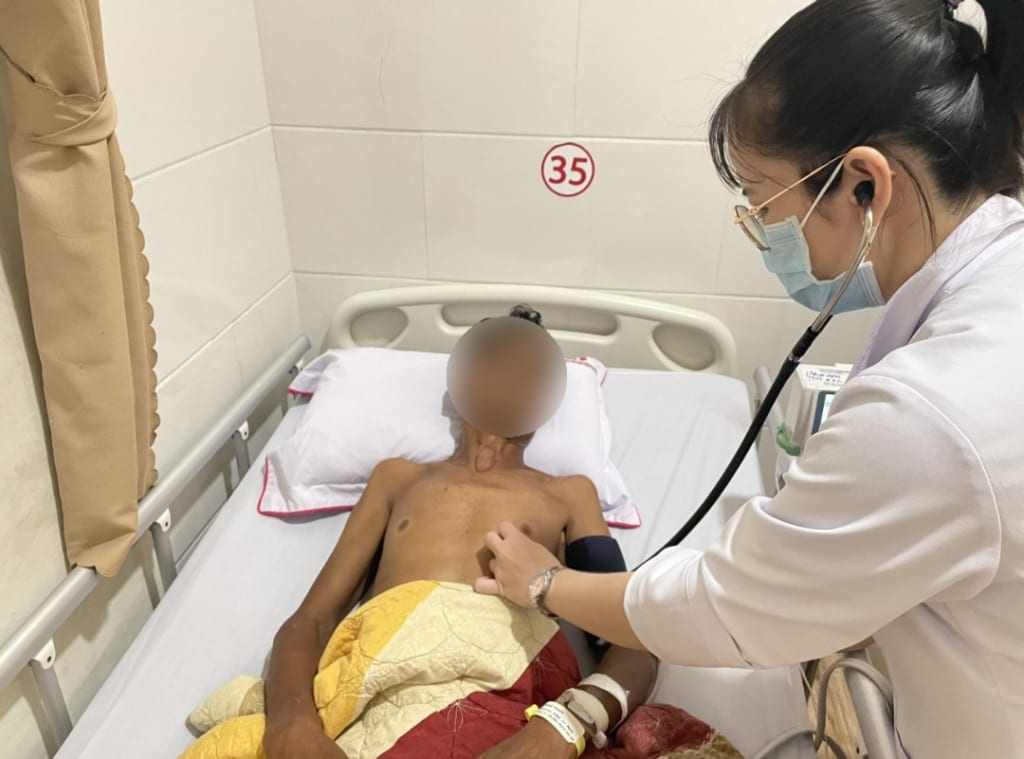 Một bệnh nhân người Campuchia bị vỡ phình động mạch chủ ngực được cứu sống