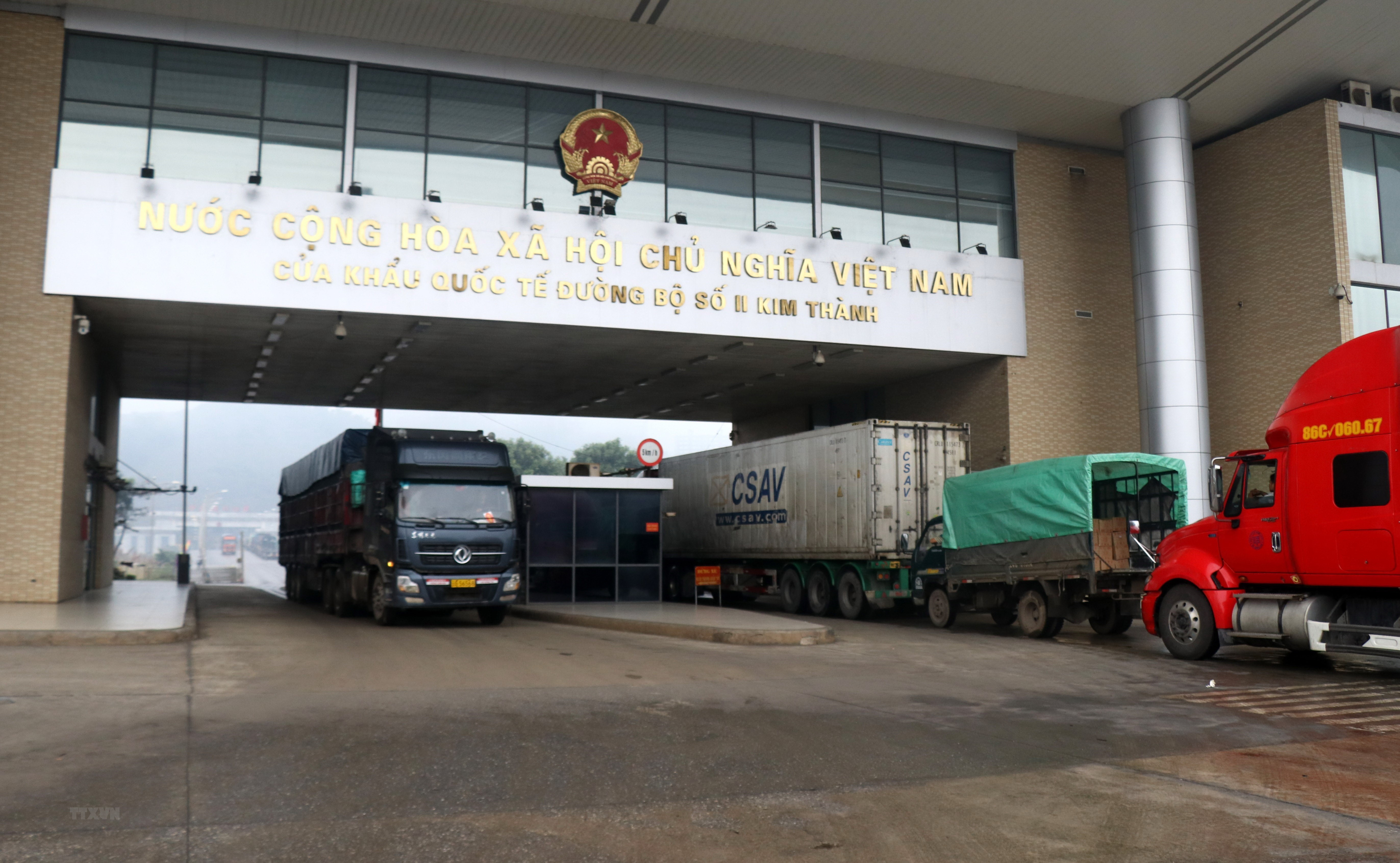 Chủ tịch tỉnh Lào Cai yêu cầu đảm bảo hoạt động thông quan hàng hóa tại các cửa khẩu