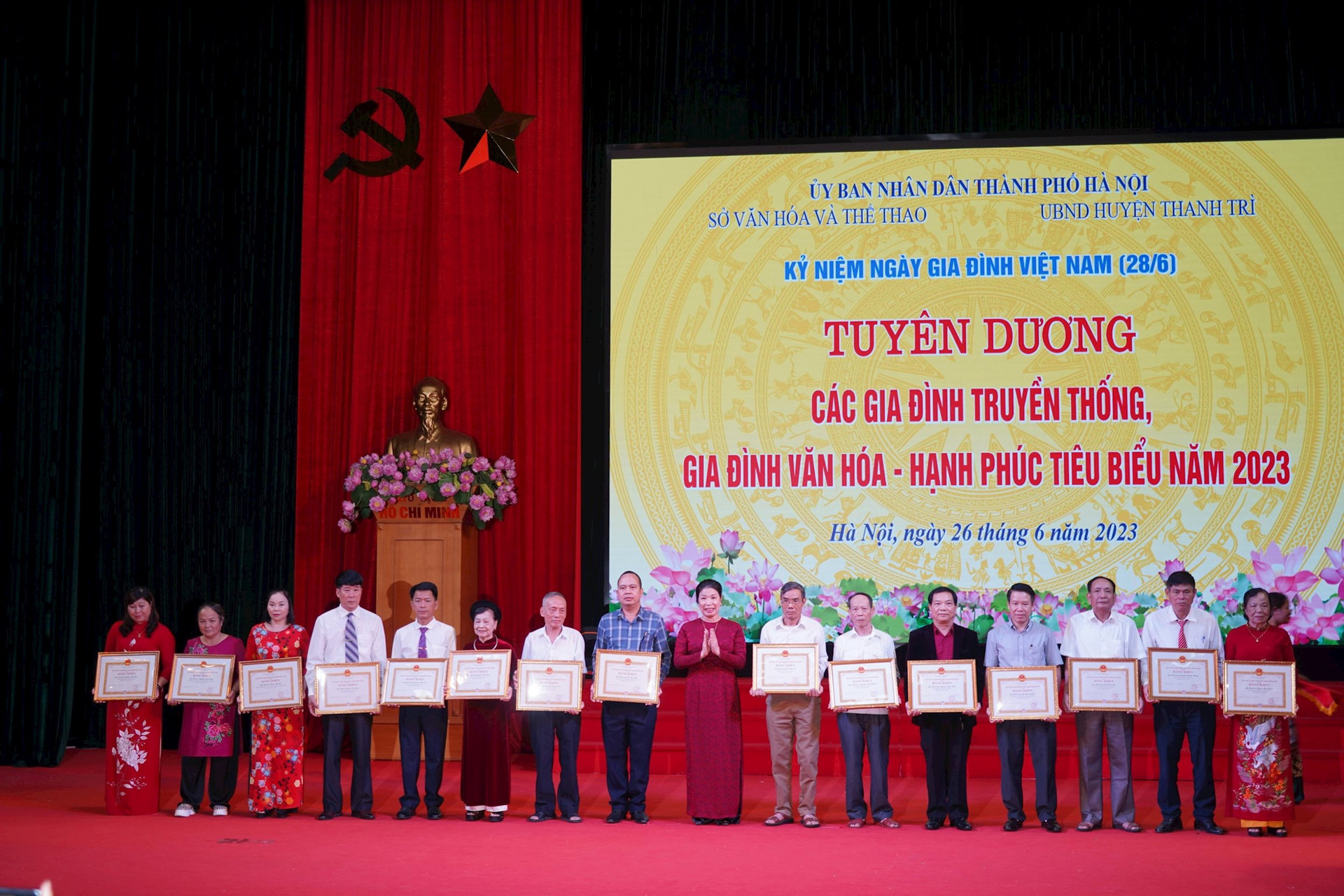 Tuyên dương 90 gia đình văn hóa tiêu biểu thành phố Hà Nội 