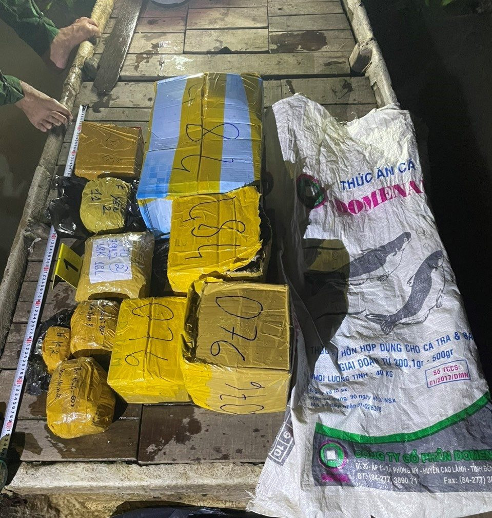 An Giang: Bắt giữ vụ vận chuyển trái phép 19kg nghi vàng từ Campuchia về Việt Nam